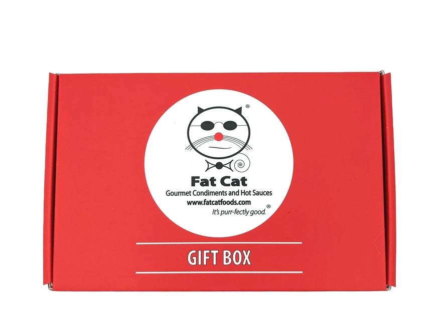 Boîte cadeau de sauce piquante Fat Cat Gourmet rouge avec logo de chat.